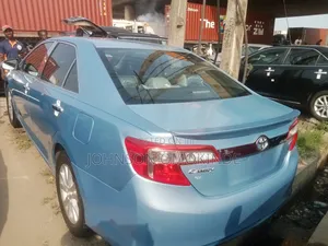 Toyota Camry XLE 4dr Sedan (3.5L 6cyl 6A) 2014 Blue