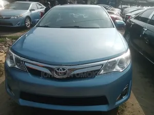 Toyota Camry XLE 4dr Sedan (3.5L 6cyl 6A) 2014 Blue