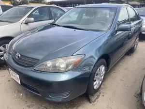 Toyota Camry LE 4dr Sedan (2.4L 4cyl 5M) 2004 Green