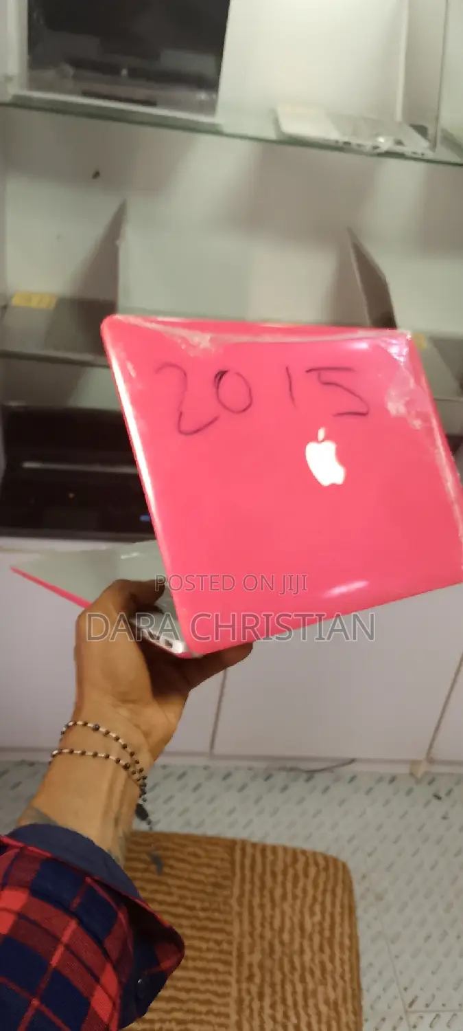 New Laptop Apple MacBook 2015 8GB Intel Core I5 SSD 256GB
