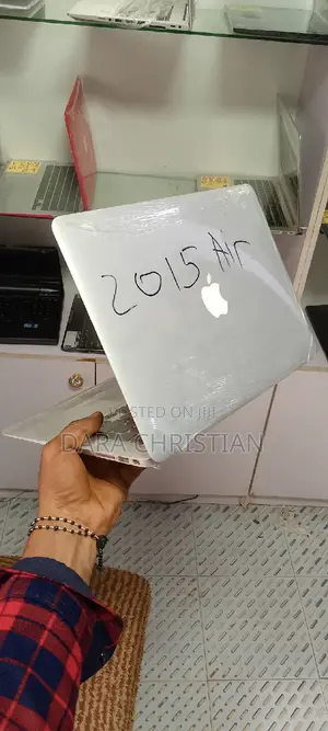 New Laptop Apple MacBook 2015 8GB Intel Core I5 SSD 256GB