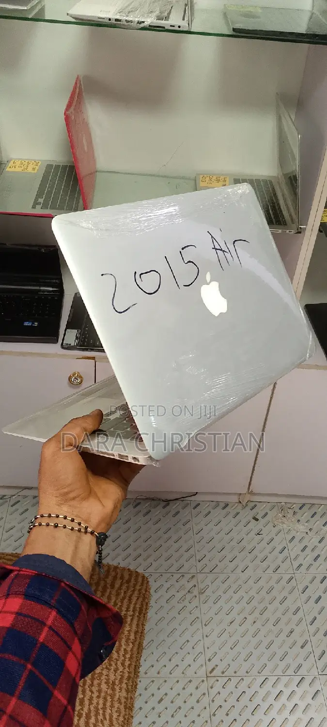 New Laptop Apple MacBook 2015 8GB Intel Core I5 SSD 256GB