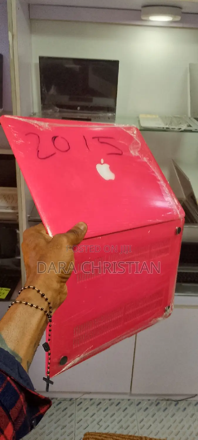 New Laptop Apple MacBook 2015 8GB Intel Core I5 SSD 256GB