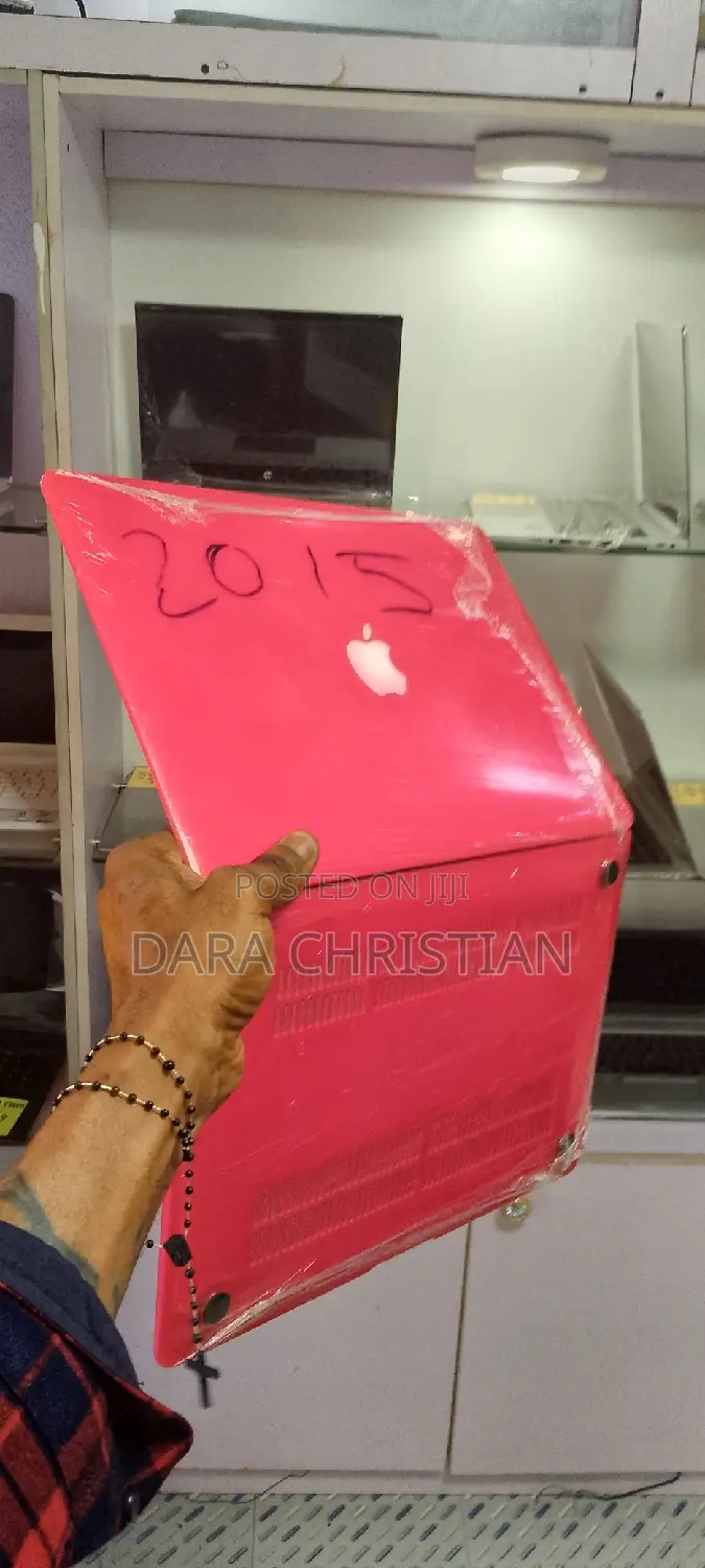 New Laptop Apple MacBook 2015 8GB Intel Core I5 SSD 256GB