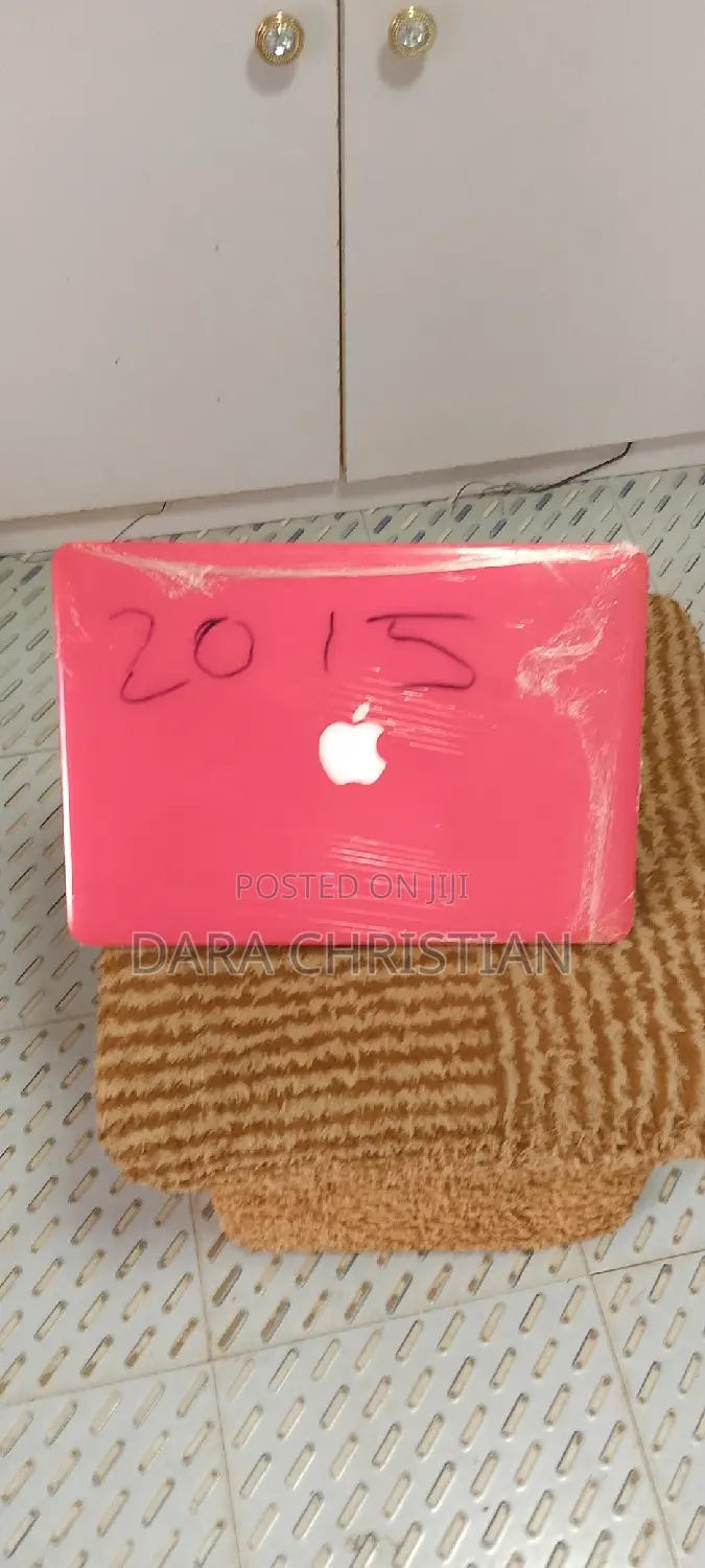New Laptop Apple MacBook 2015 8GB Intel Core I5 SSD 256GB