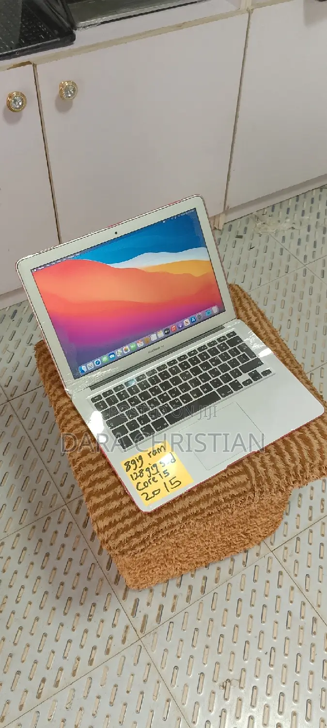 New Laptop Apple MacBook 2015 8GB Intel Core I5 SSD 256GB