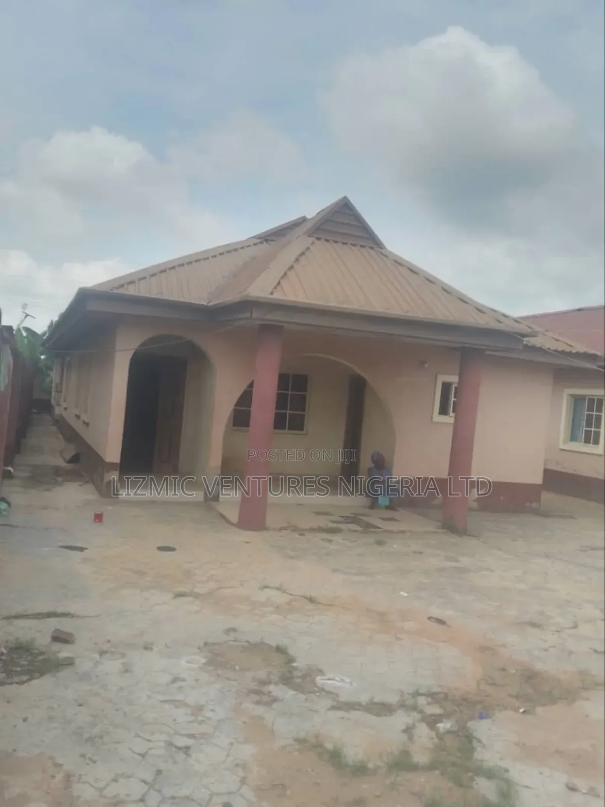 3bdrm Bungalow in Ayobo for sale