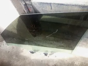 Door Glass Hyundai Veloster Front Left