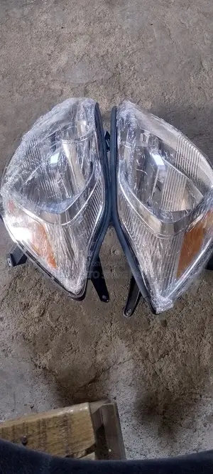Set Of Head Lamp For Toyota Sienna 2004