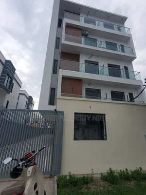 3bdrm Apartment in Lekki Phase1 for sale