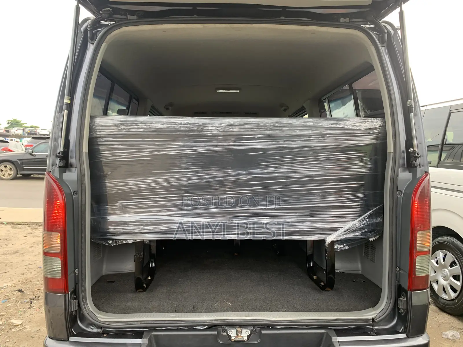 Toyota HiAce 2016 Black