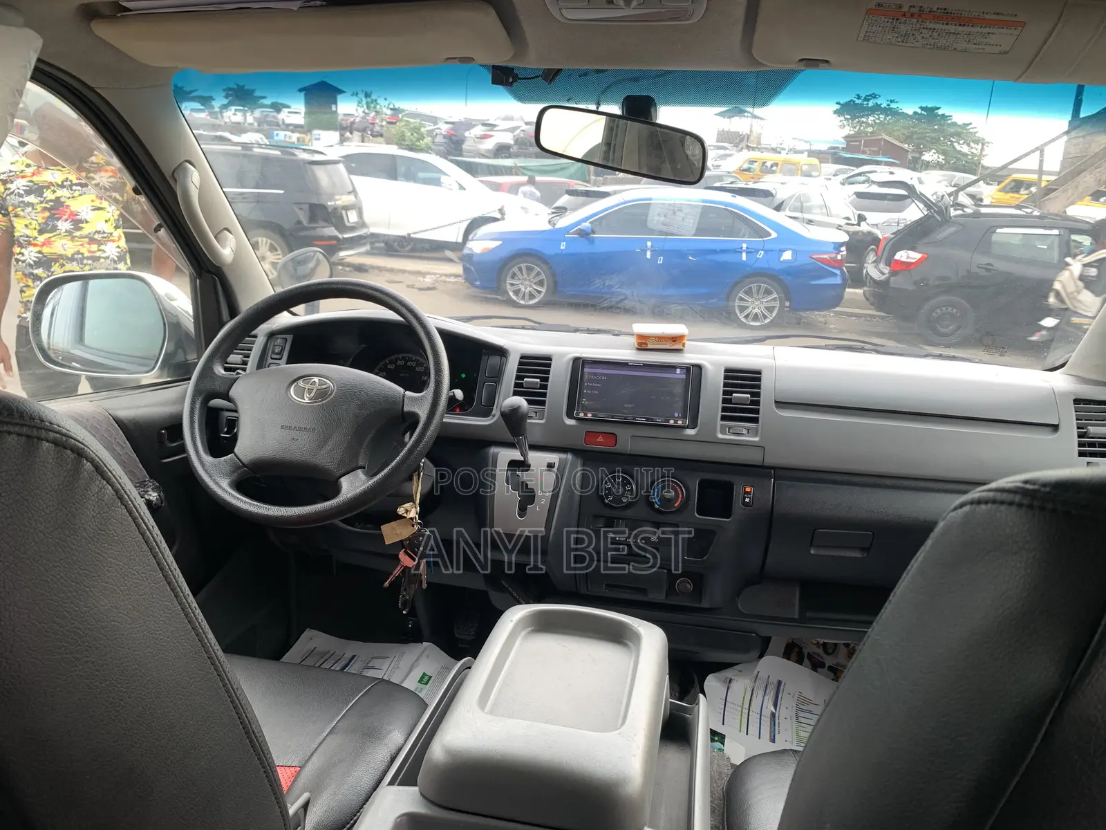 Toyota HiAce 2016 Black