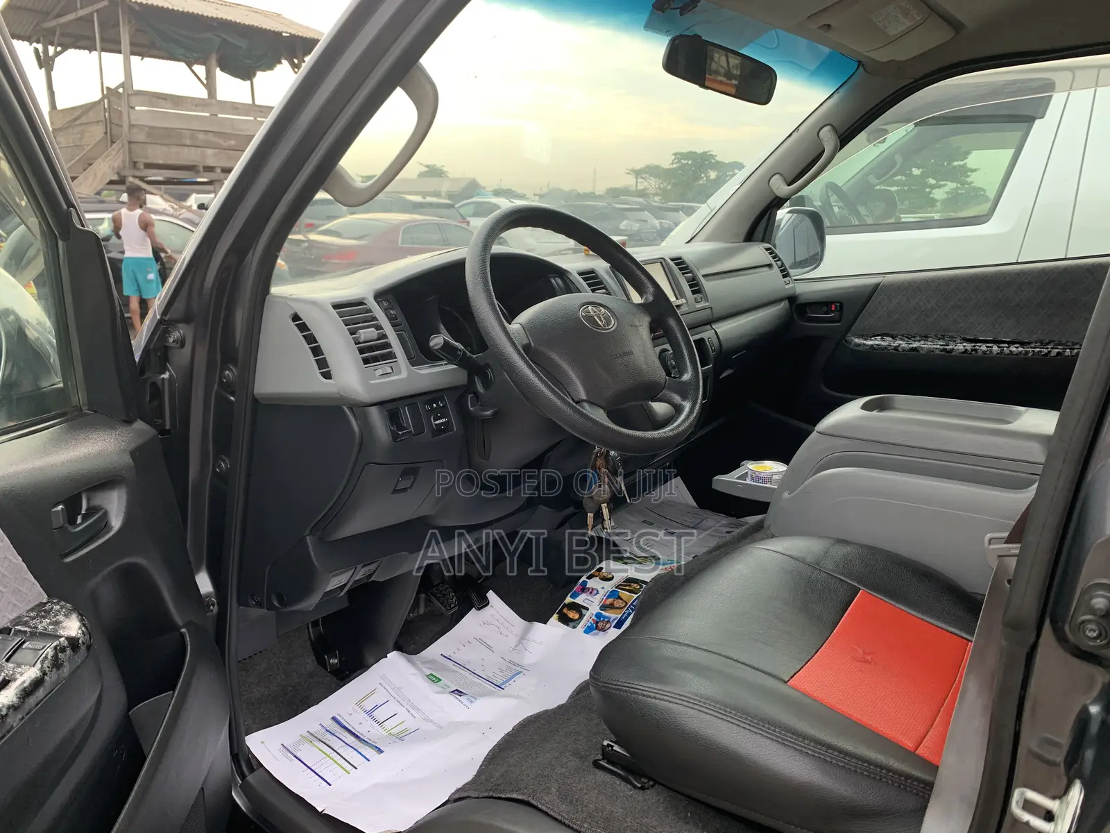 Toyota HiAce 2016 Black