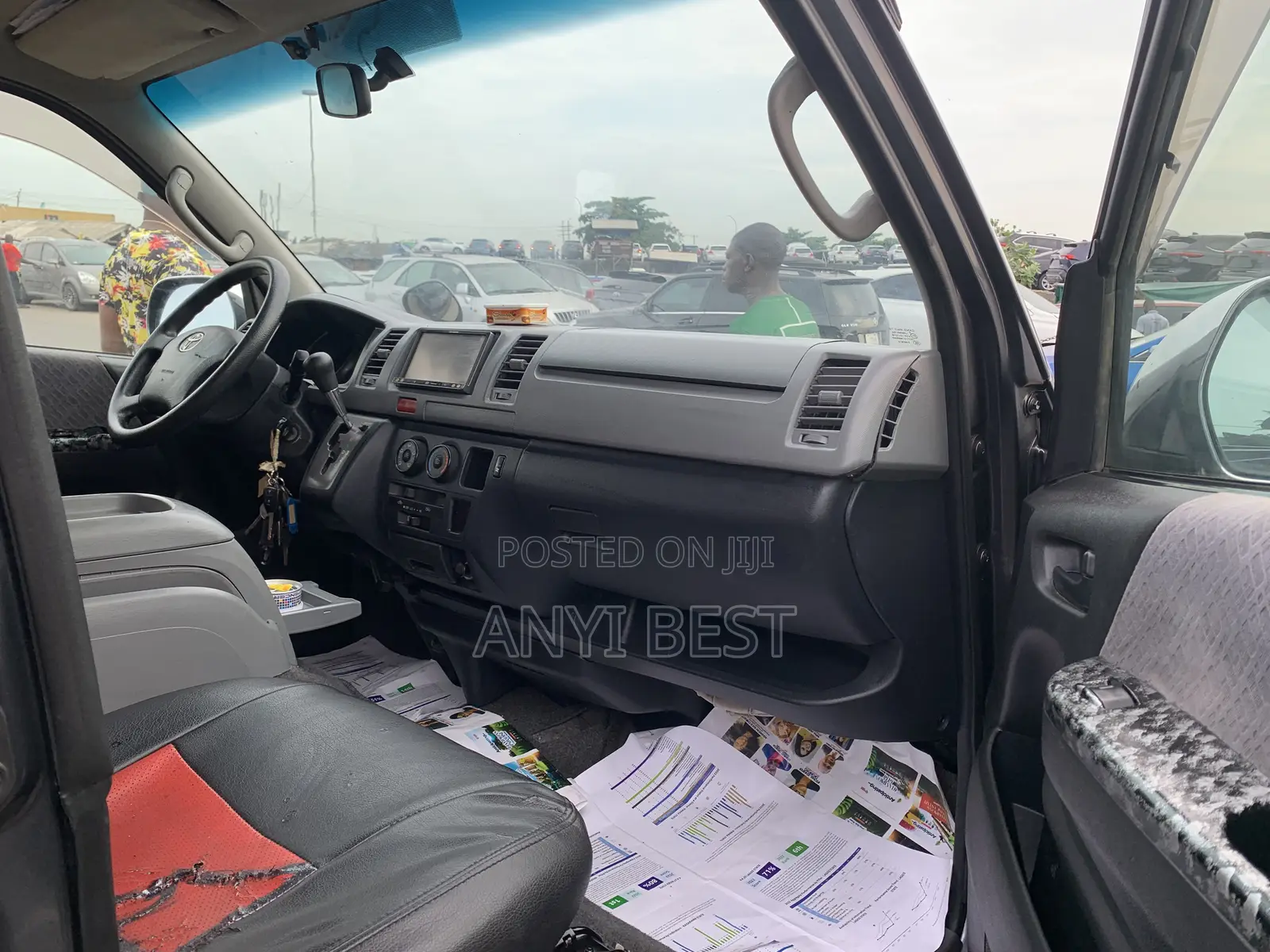 Toyota HiAce 2016 Black