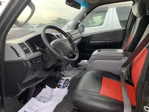 Toyota HiAce 2016 Black
