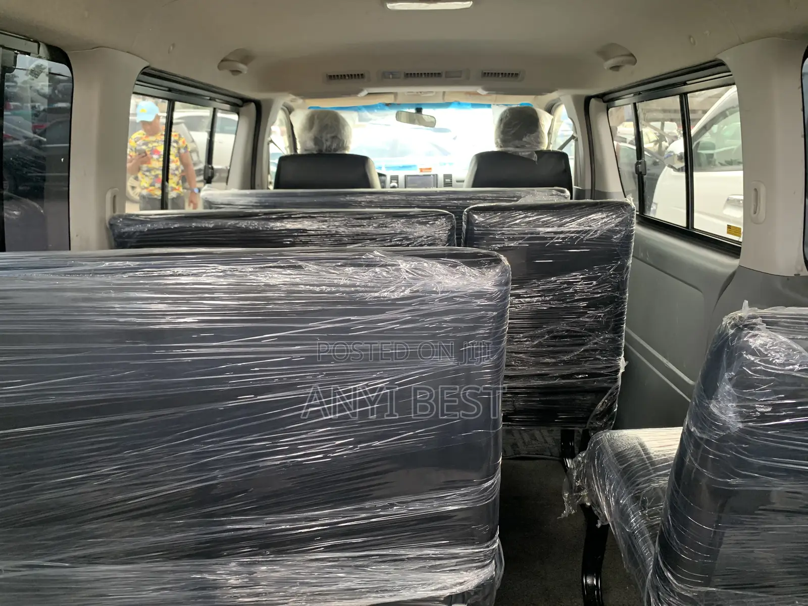 Toyota HiAce 2016 Black