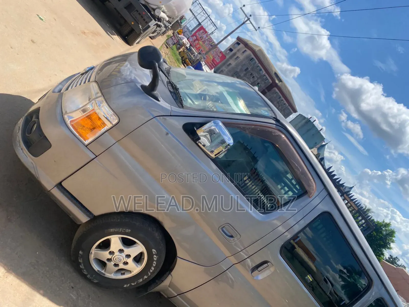 Nissan Caravan (Urvan) 2011 Silver