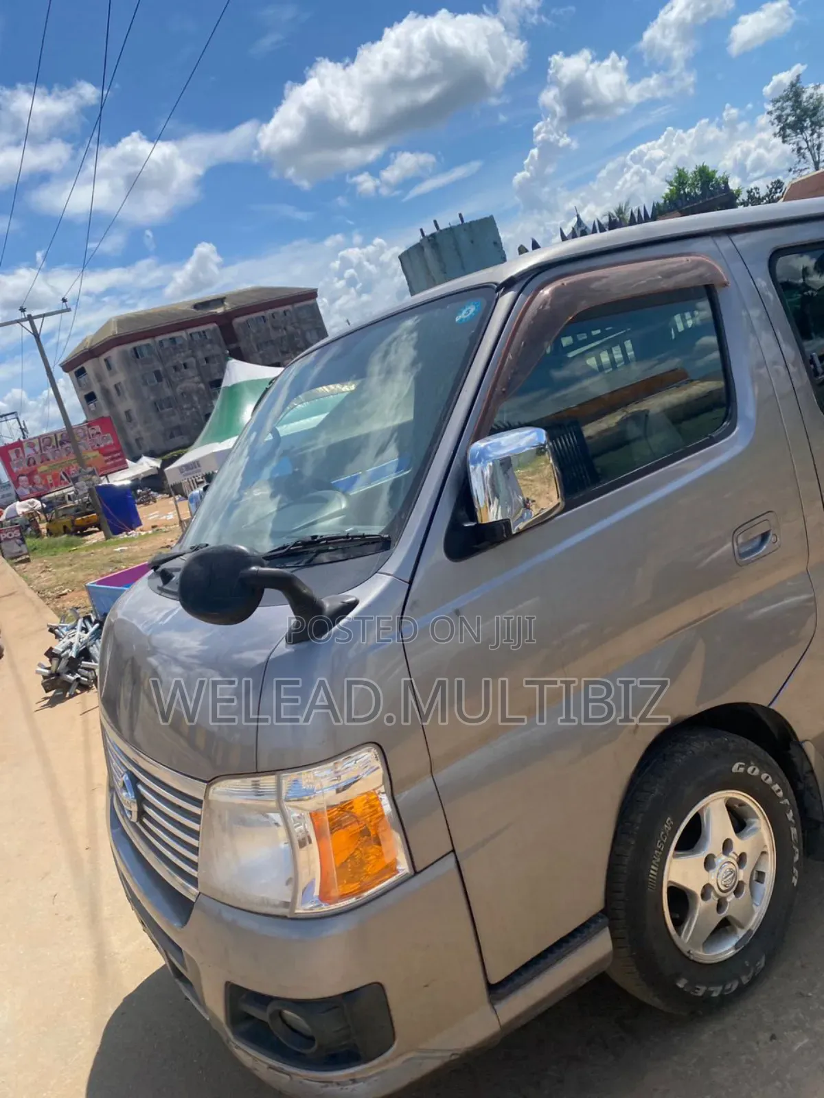 Nissan Caravan (Urvan) 2011 Silver
