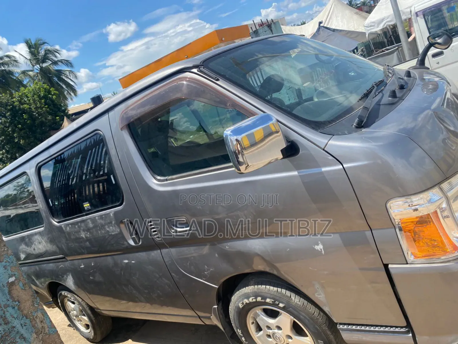 Nissan Caravan (Urvan) 2011 Silver