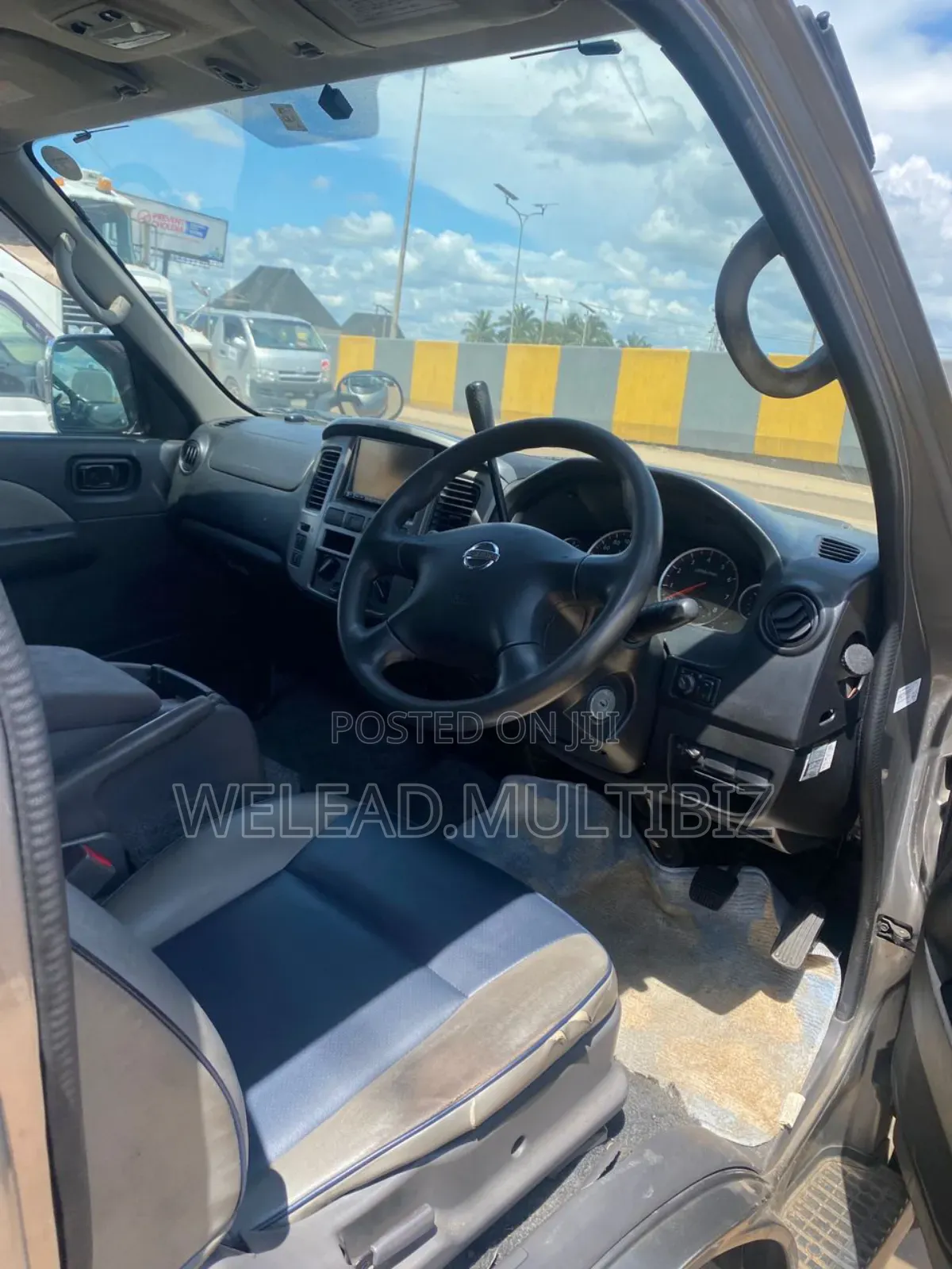 Nissan Caravan (Urvan) 2011 Silver