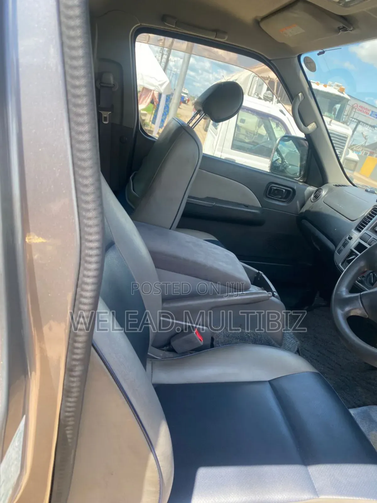 Nissan Caravan (Urvan) 2011 Silver