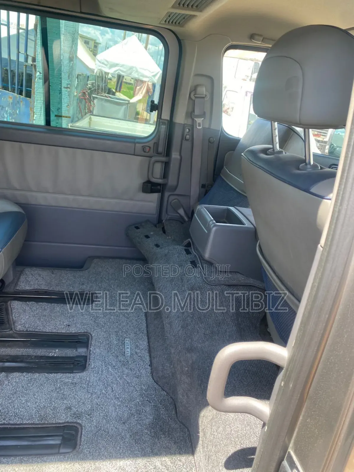 Nissan Caravan (Urvan) 2011 Silver