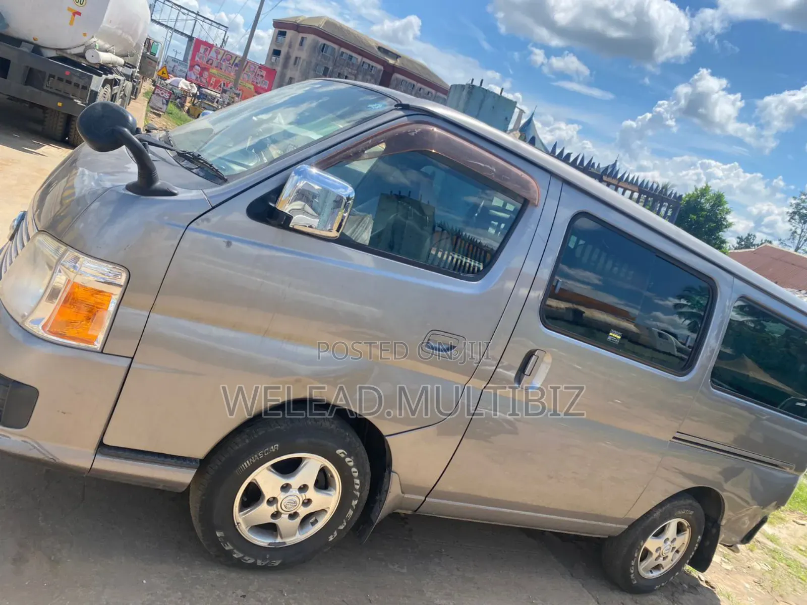 Nissan Caravan (Urvan) 2011 Silver