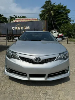 Photo - Toyota Camry SE 4dr Sedan (2.5L 4cyl 6A) 2014 Silver