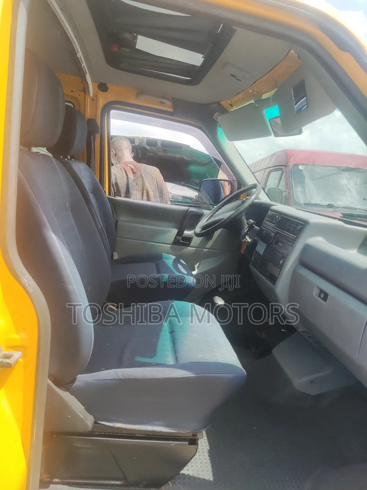 Volkswagen Transporter 2004 Yellow