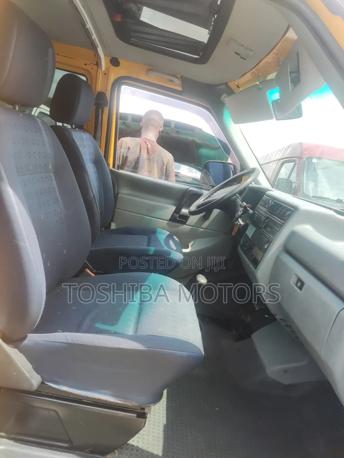 Volkswagen Transporter 2004 Yellow