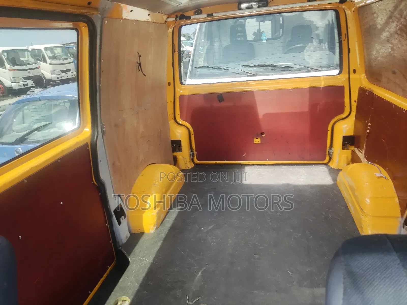Volkswagen Transporter 2004 Yellow