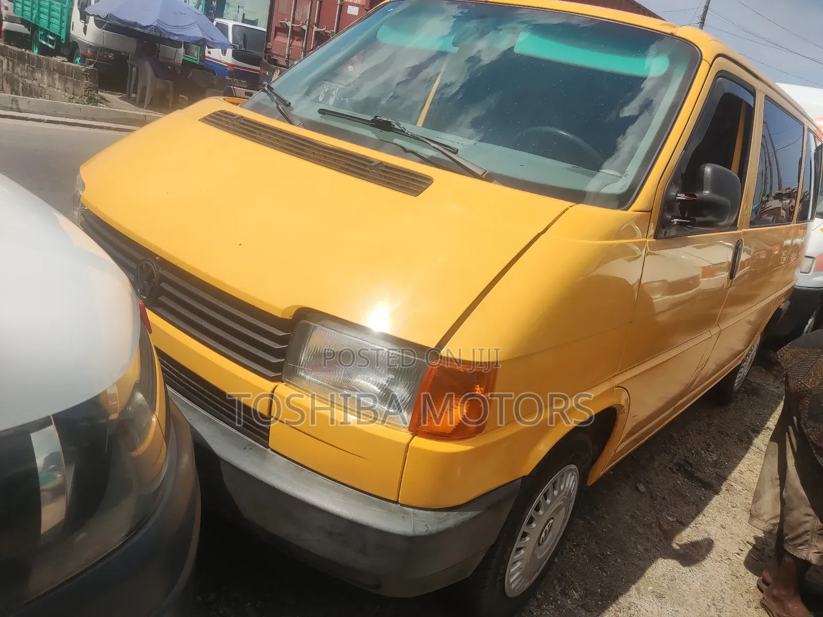 Volkswagen Transporter 2004 Yellow