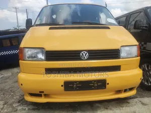 Volkswagen Transporter 2005 Yellow