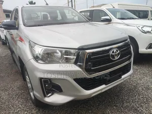 Toyota Hilux SR5 4x4 2019 Silver