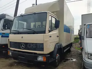 Mercedes Benz 814 Container 2000 Beige