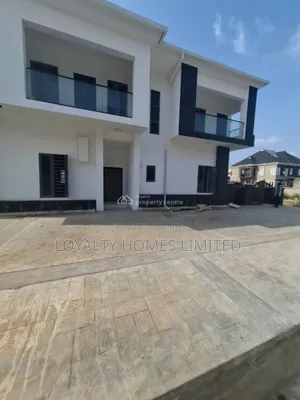 4bdrm Duplex in Yaba for sale
