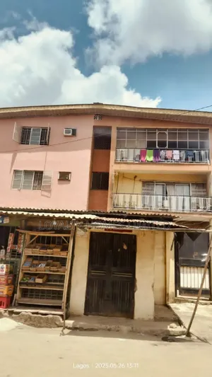 3bdrm Block of Flats in Isolo for sale