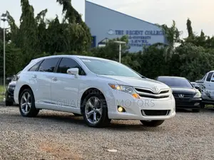 Photo - Toyota Venza 2015 White