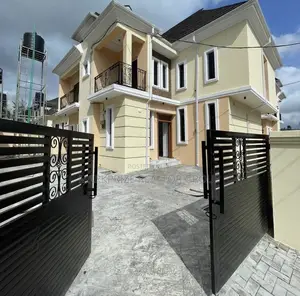 4bdrm Duplex in Carlton Gate Estate for sale