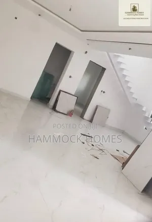 5bdrm Duplex in Agodi Gra for sale