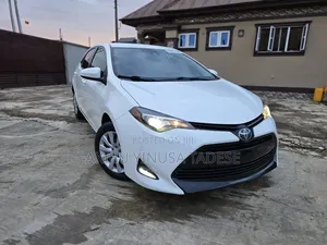 Photo - Toyota Corolla LE 4dr Sedan (1.8L 4cyl CVT) 2017 White
