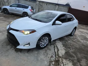 Toyota Corolla LE 4dr Sedan (1.8L 4cyl CVT) 2017 White