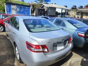 Toyota Camry LE 4dr Sedan (2.5L 4cyl 6A) 2011 Silver