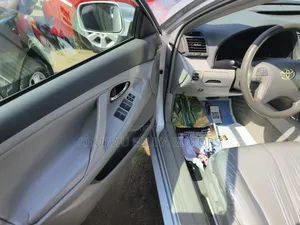 Toyota Camry LE 4dr Sedan (2.5L 4cyl 6A) 2011 Silver