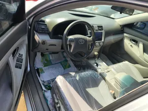Toyota Camry LE 4dr Sedan (2.5L 4cyl 6AM) 2010 Silver