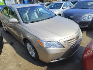 Toyota Camry XLE 4dr Sedan (2.4 4cyl 5A) 2008 Gold