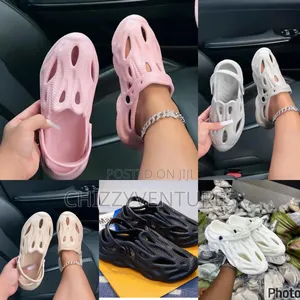 Photo - High Quality Women's Crocs Sandals