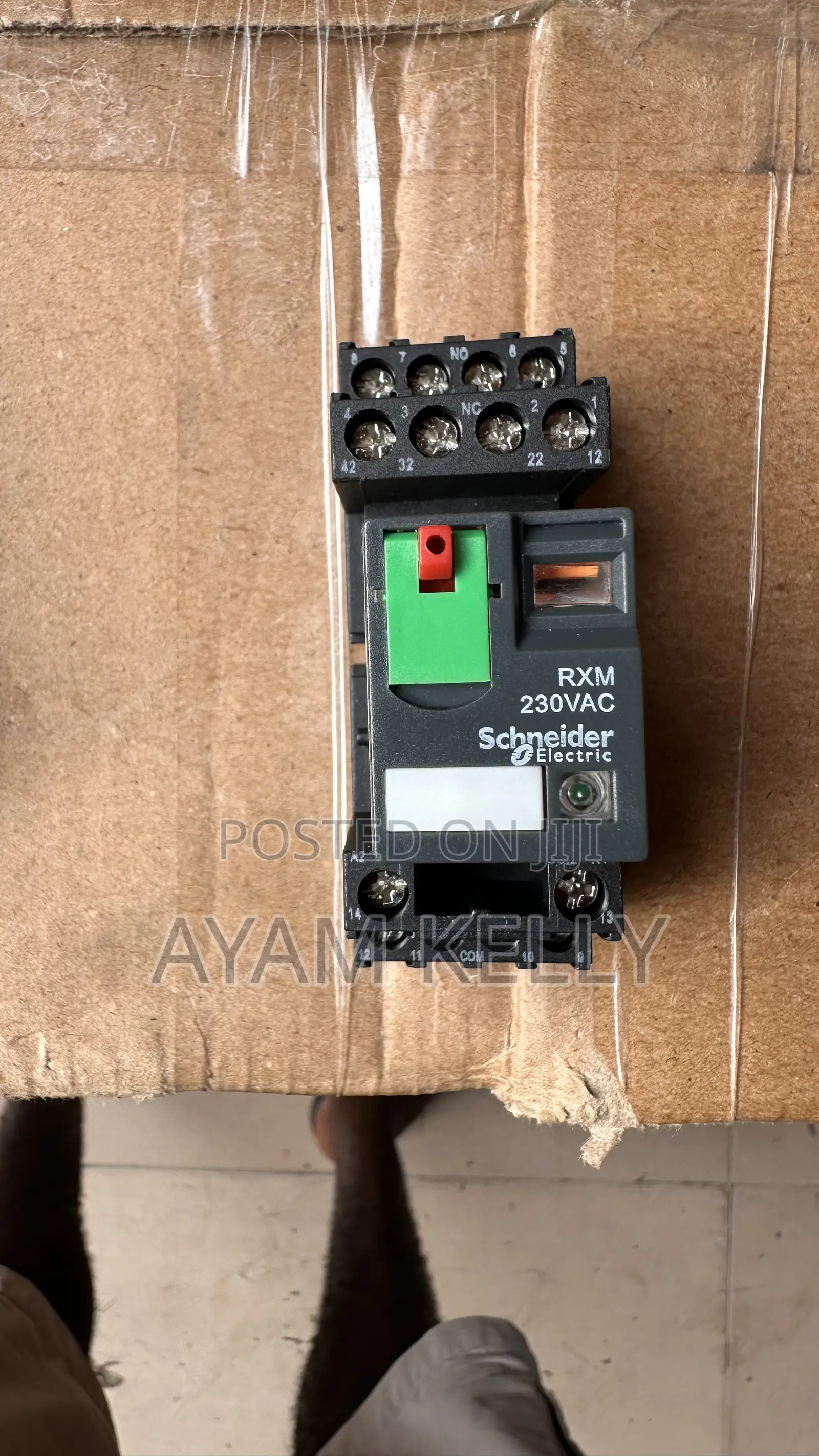 Schneider Relay 14pins 230v