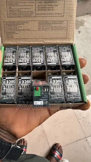 Schneider Relay 14pins 230v