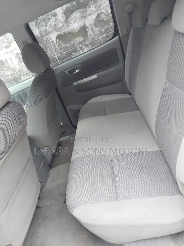 Toyota Hilux 2.5 D-4D SRX 2012 Silver